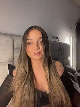 Snapshot of AnnyLopezzz_ chatting on 04/02/26, 05:38 AnnyLopezzz online show from 04/02/26, 05:38