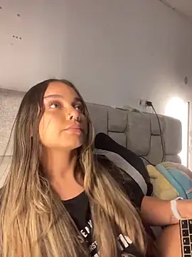 Snapshot of AnnyLopezzz_ chatting on 04/05/26, 12:52 AnnyLopezzz online show from 04/05/26, 12:52