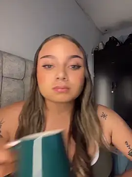 Snapshot of AnnyLopezzz_ chatting on 04/13/26, 06:08 AnnyLopezzz online show from 04/13/26, 06:08