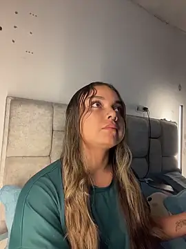 Snapshot of AnnyLopezzz_ chatting on 04/14/26, 05:57 AnnyLopezzz online show from 04/14/26, 05:57