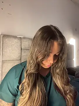 Snapshot of AnnyLopezzz_ chatting on 04/17/26, 04:26 AnnyLopezzz online show from 04/17/26, 04:26