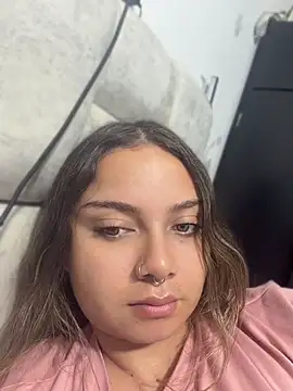 Snapshot of AnnyLopezzz_ chatting on 04/19/26, 06:46 AnnyLopezzz online show from 04/19/26, 06:46