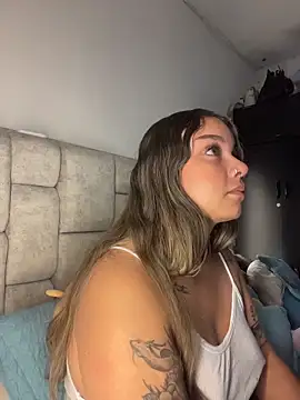 Snapshot of AnnyLopezzz_ chatting on 04/21/26, 04:19 AnnyLopezzz online show from 04/21/26, 04:19