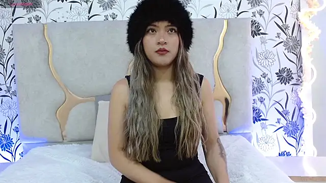 Hanaa tay online show from 10/04/25, 11:41