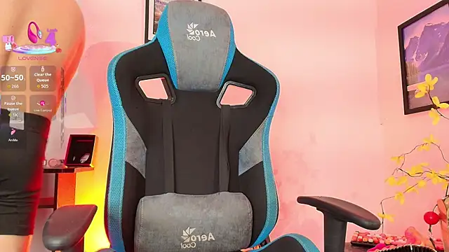 Snapshot of Michael_Lopez_1 chatting on 04/11/26, 11:36 Michael Lopez 1 online show from 04/11/26, 11:36