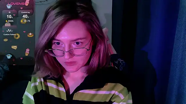 Snapshot of cute1stranger chatting on 09/09/25, 11:43 cute1stranger online show from 09/09/25, 11:43