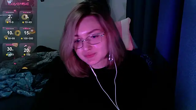 Snapshot of cute1stranger chatting on 09/17/25, 02:19 cute1stranger online show from 09/17/25, 02:19