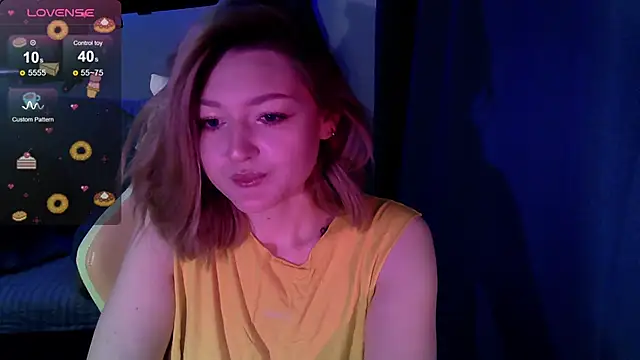 Snapshot of cute1stranger chatting on 10/15/25, 06:57 cute1stranger online show from 10/15/25, 06:57