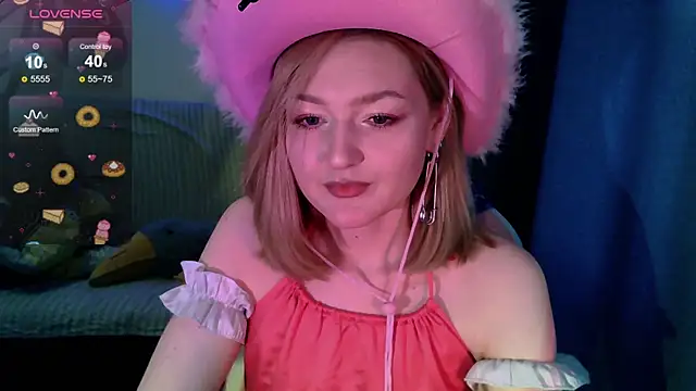 Snapshot of cute1stranger chatting on 10/24/25, 05:48 cute1stranger online show from 10/24/25, 05:48