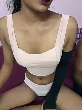 Snapshot of Sexy-BF_GF chatting on 09/20/25, 04:13 Sexy-BF GF online show from 09/20/25, 04:13