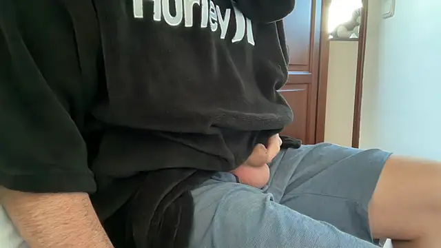 Snapshot of harrys74 chatting on 12/22/25, 10:34 harrys74 online show from 12/22/25, 10:34