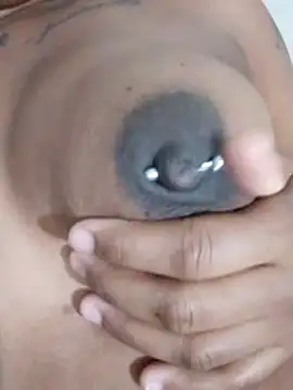 nessinha12 online show from 10/30/25, 07:43