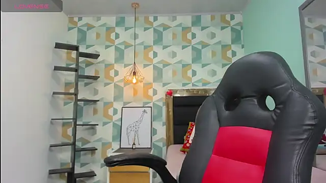 MOLLYSPENCER1 online show from 11/28/25, 08:00