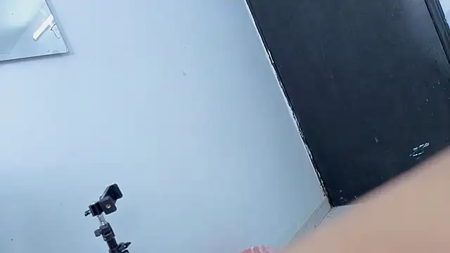 Snapshot of Hannawalker chatting on 09/18/25, 01:57 Hannawalker online show from 09/18/25, 01:57