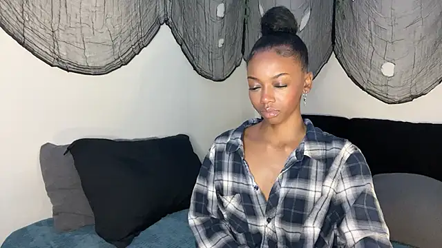 Trixie luv1 online show from 10/22/25, 12:38