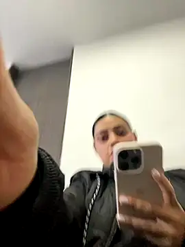 Snapshot of AlannaEvons chatting on 10/07/25, 09:45 AlannaEvons online show from 10/07/25, 09:45