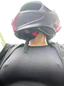 Snapshot of AlannaEvons chatting on 10/16/25, 04:19 AlannaEvons online show from 10/16/25, 04:19