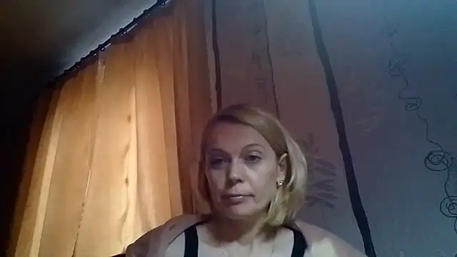 Snapshot of LiluXRose chatting on 10/14/25, 09:54 LiluXRose online show from 10/14/25, 09:54