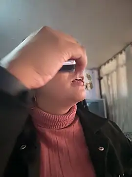 Snapshot of -Mia1 chatting on 11/10/25, 12:15 -Mia1 online show from 11/10/25, 12:15