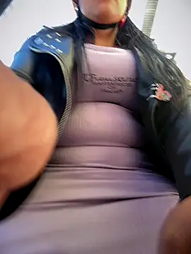 Snapshot of -Mia1 chatting on 11/12/25, 12:16 -Mia1 online show from 11/12/25, 12:16