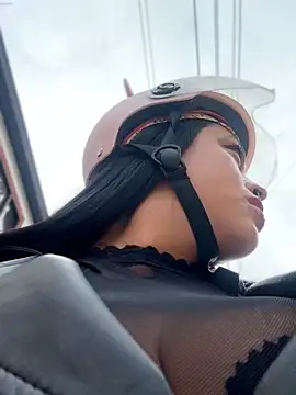 Snapshot of -Mia1 chatting on 11/19/25, 12:27 -Mia1 online show from 11/19/25, 12:27