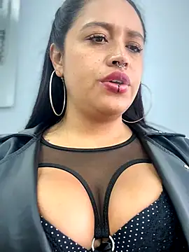 Snapshot of -Mia1 chatting on 12/01/25, 01:38 -Mia1 online show from 12/01/25, 01:38