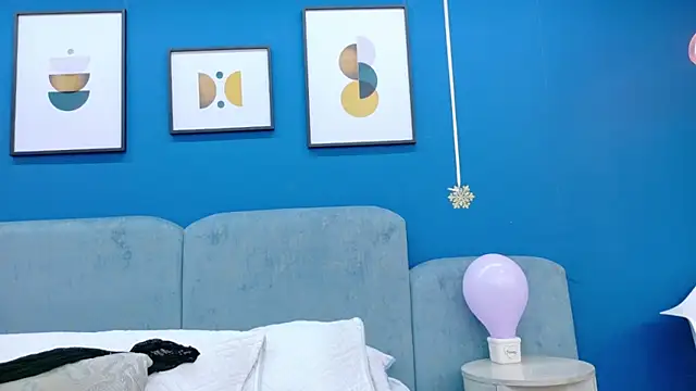 Ashley Evans22 online show from 10/17/25, 08:22