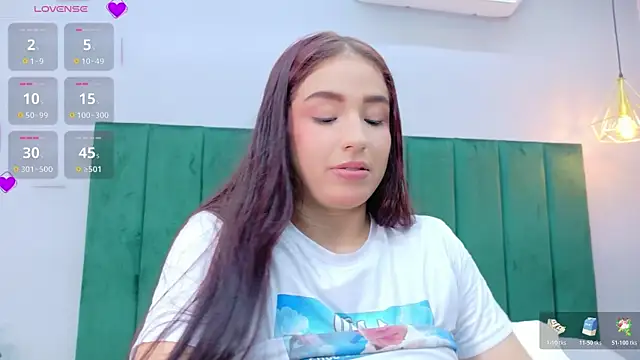 Snapshot of Ashley_Evans22 chatting on 05/19/26, 11:00 Ashley Evans22 online show from 05/19/26, 11:00