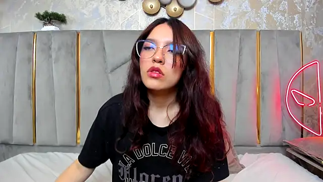 Snapshot of Elliecute chatting on 09/30/25, 02:33 Elliecute online show from 09/30/25, 02:33