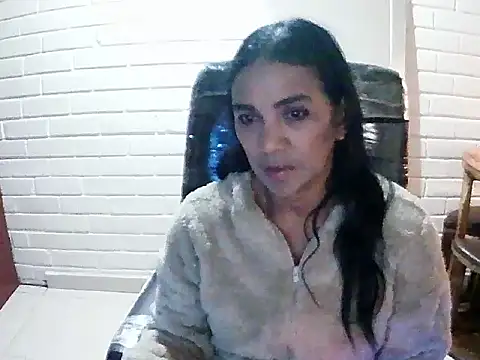 Snapshot of MiiaVelasquez chatting on 10/15/25, 03:39 MiiaVelasquez online show from 10/15/25, 03:39