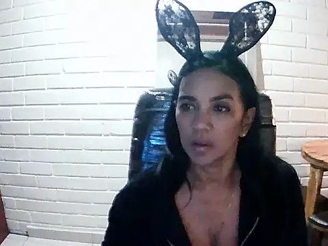 Snapshot of MiiaVelasquez chatting on 10/16/25, 03:51 MiiaVelasquez online show from 10/16/25, 03:51