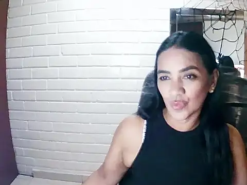 Snapshot of MiiaVelasquez chatting on 10/22/25, 04:13 MiiaVelasquez online show from 10/22/25, 04:13