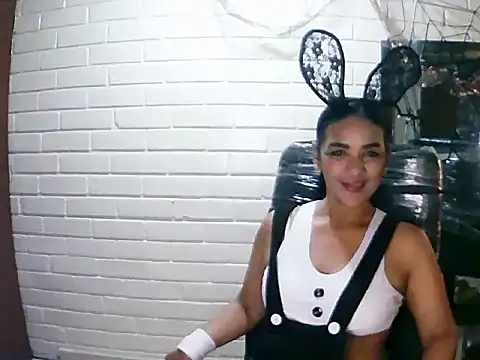 Snapshot of MiiaVelasquez chatting on 10/30/25, 04:03 MiiaVelasquez online show from 10/30/25, 04:03