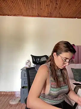 Snapshot of CoraVibes chatting on 09/10/25, 07:58 CoraVibes online show from 09/10/25, 07:58