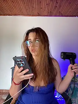 Snapshot of CoraVibes chatting on 09/17/25, 08:21 CoraVibes online show from 09/17/25, 08:21