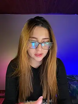 Snapshot of CoraVibes chatting on 09/18/25, 07:38 CoraVibes online show from 09/18/25, 07:38