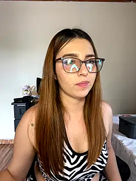 Snapshot of CoraVibes chatting on 09/22/25, 07:38 CoraVibes online show from 09/22/25, 07:38