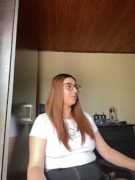 Snapshot of CoraVibes chatting on 09/23/25, 07:39 CoraVibes online show from 09/23/25, 07:39