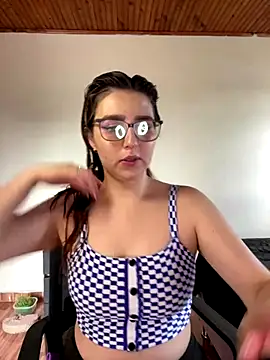 Snapshot of CoraVibes chatting on 09/28/25, 07:52 CoraVibes online show from 09/28/25, 07:52