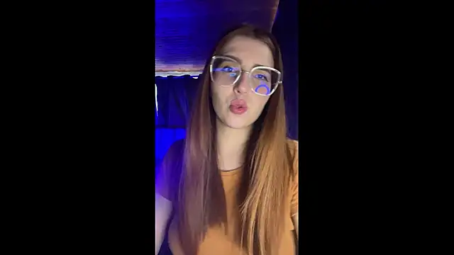 Snapshot of CoraVibes chatting on 10/23/25, 12:04 CoraVibes online show from 10/23/25, 12:04