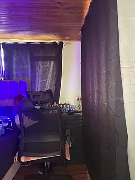 Snapshot of CoraVibes chatting on 10/27/25, 08:02 CoraVibes online show from 10/27/25, 08:02