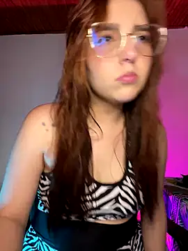 Snapshot of CoraVibes chatting on 11/05/25, 07:36 CoraVibes online show from 11/05/25, 07:36