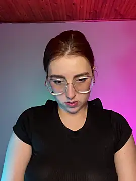 Snapshot of CoraVibes chatting on 11/06/25, 12:06 CoraVibes online show from 11/06/25, 12:06