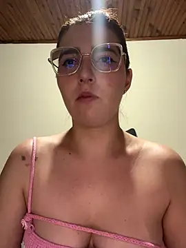 Snapshot of CoraVibes chatting on 11/16/25, 12:00 CoraVibes online show from 11/16/25, 12:00