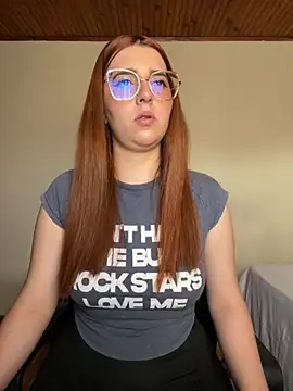 Snapshot of CoraVibes chatting on 11/19/25, 11:54 CoraVibes online show from 11/19/25, 11:54