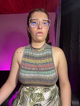 Snapshot of CoraVibes chatting on 11/29/25, 11:57 CoraVibes online show from 11/29/25, 11:57