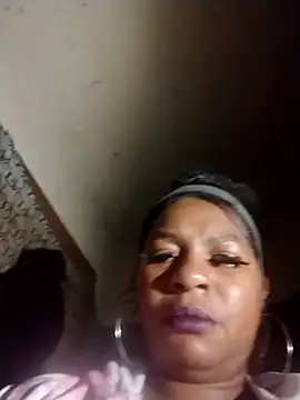 Snapshot of Ladiv33 chatting on 11/02/25, 05:59 Ladiv33 online show from 11/02/25, 05:59