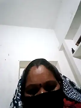 Snapshot of Pooja-guptq chatting on 11/08/25, 11:58 Pooja-guptq online show from 11/08/25, 11:58