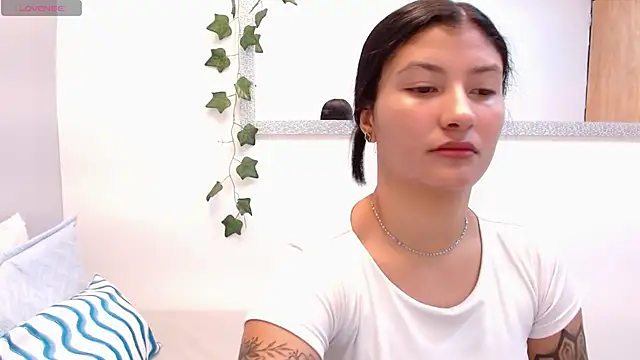 Snapshot of louis_k chatting on 04/29/26, 11:25 louis k online show from 04/29/26, 11:25