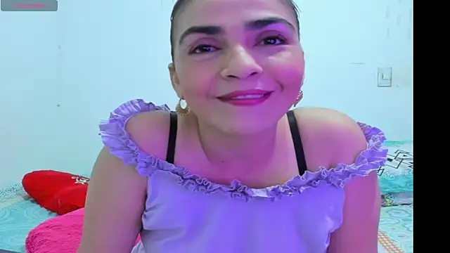 Snapshot of woman_rosse chatting on 09/19/25, 11:27 woman rosse online show from 09/19/25, 11:27